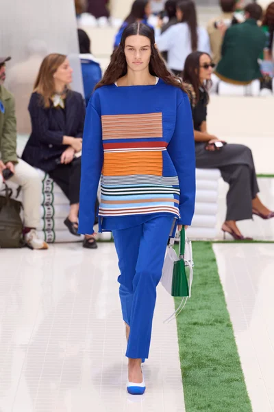 Look 27